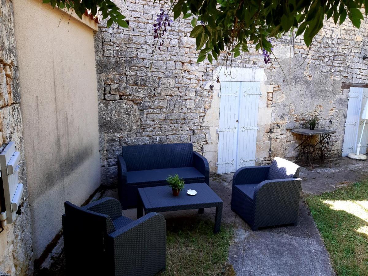 Wisteria Cottage Les Adjots Exterior foto